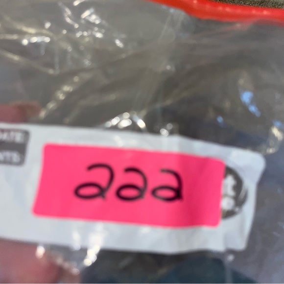 Skims Triangle Bralette - Picture 8 of 8